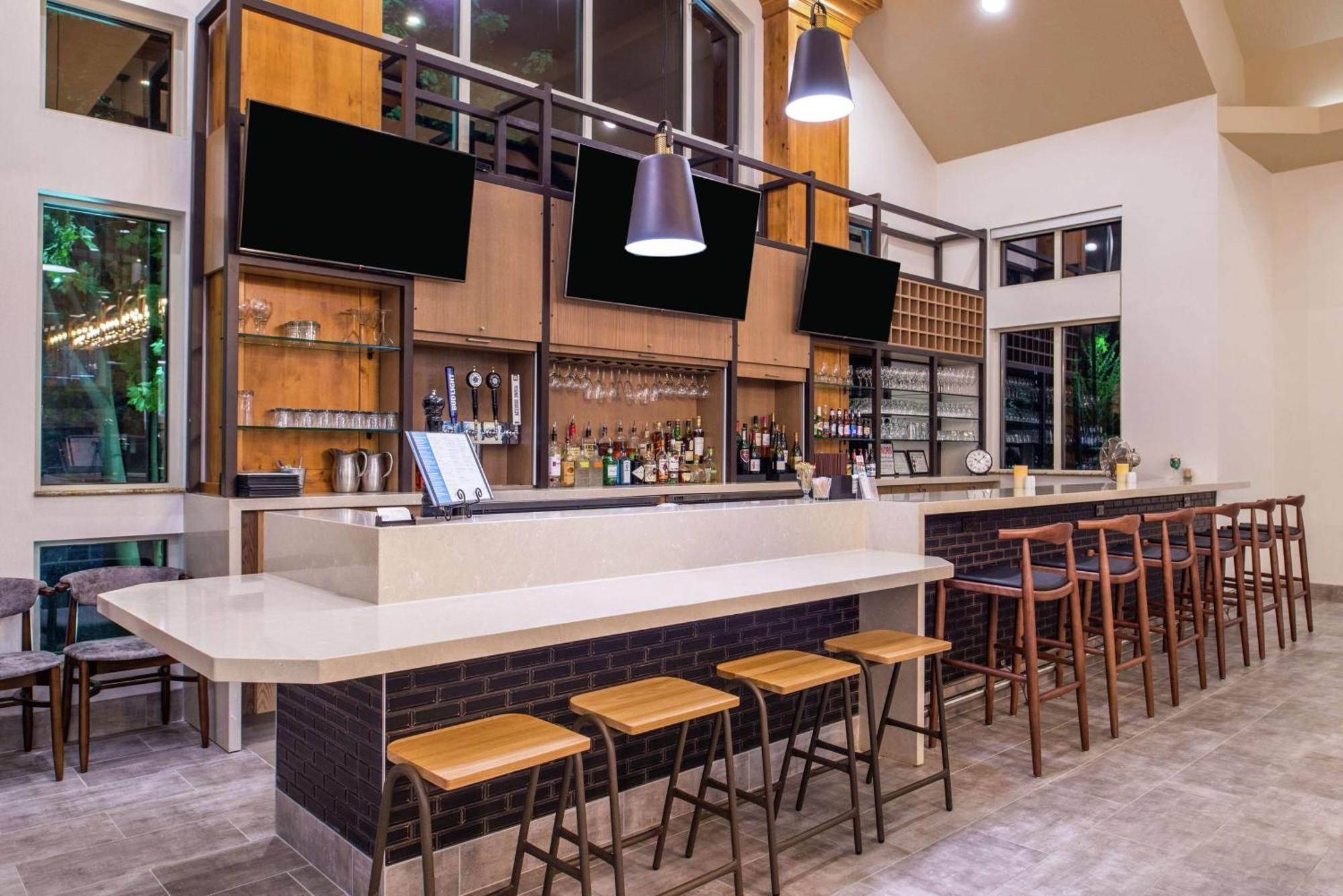 Hilton Garden Inn Бенд Екстер'єр фото